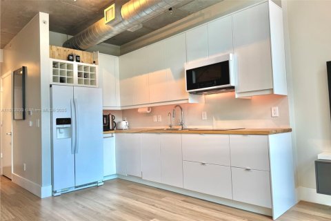 Condominio en venta en Miami, Florida, 1 dormitorio, 73.86 m2 № 1942749 - foto 9
