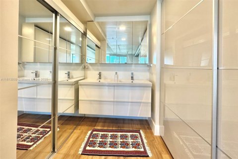 Condominio en venta en Miami, Florida, 1 dormitorio, 73.86 m2 № 1942749 - foto 17