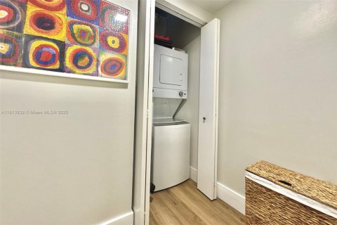 Condominio en venta en Miami, Florida, 1 dormitorio, 73.86 m2 № 1942749 - foto 12