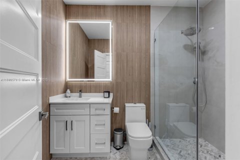 House in Coral Gables, Florida 4 bedrooms, 303.51 sq.m. № 1830868 - photo 10