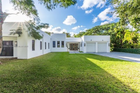 House in Coral Gables, Florida 4 bedrooms, 303.51 sq.m. № 1830868 - photo 1