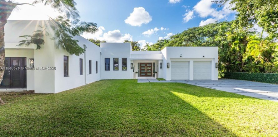 House in Coral Gables, Florida 4 bedrooms, 303.51 sq.m. № 1830868