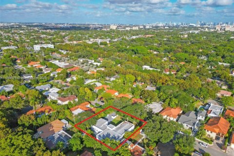 House in Coral Gables, Florida 4 bedrooms, 303.51 sq.m. № 1830868 - photo 12