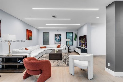 House in Coral Gables, Florida 4 bedrooms, 303.51 sq.m. № 1830868 - photo 4