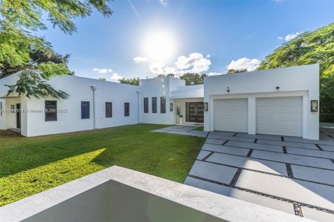 House in Coral Gables, Florida 4 bedrooms, 303.51 sq.m. № 1830868 - photo 14