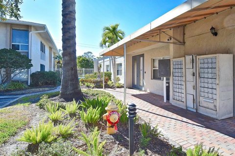 Copropriété à louer à Sarasota, Floride: 2 chambres, 82.22 m2 № 2395698 - photo 7