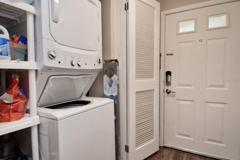 Copropriété à louer à Sarasota, Floride: 2 chambres, 82.22 m2 № 2395698 - photo 3