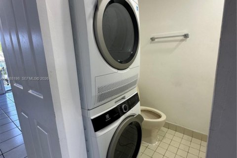 Condominio en alquiler en Miami, Florida, 2 dormitorios, 76.55 m2 № 2051308 - foto 6