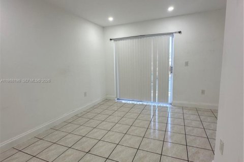 Condominio en alquiler en Miami, Florida, 2 dormitorios, 76.55 m2 № 2051308 - foto 16