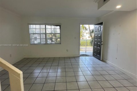 Condominio en alquiler en Miami, Florida, 2 dormitorios, 76.55 m2 № 2051308 - foto 4