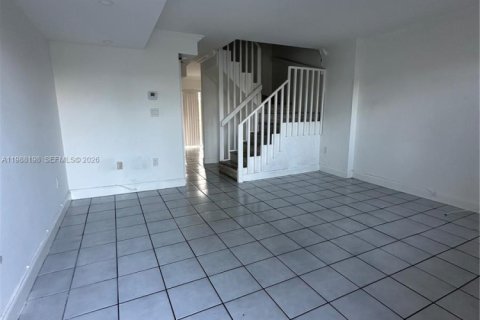 Condominio en alquiler en Miami, Florida, 2 dormitorios, 76.55 m2 № 2051308 - foto 3