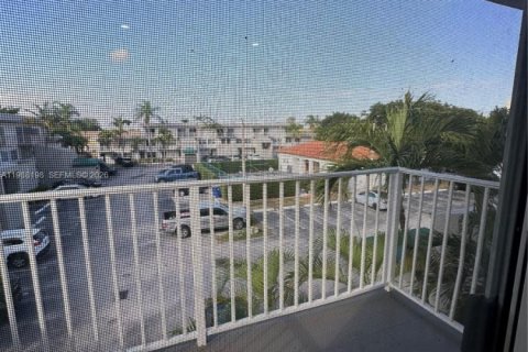 Condominio en alquiler en Miami, Florida, 2 dormitorios, 76.55 m2 № 2051308 - foto 10