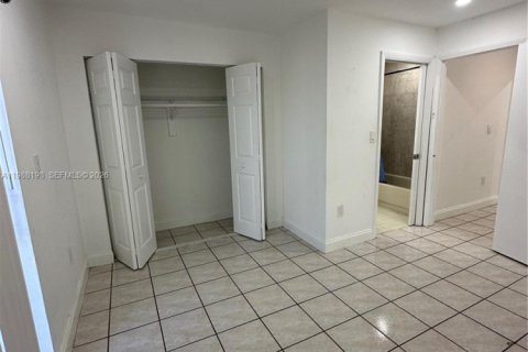 Condominio en alquiler en Miami, Florida, 2 dormitorios, 76.55 m2 № 2051308 - foto 9