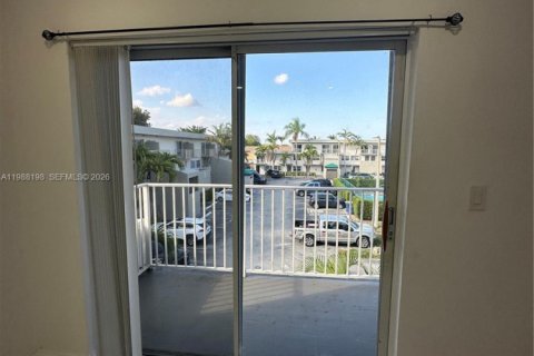 Condominio en alquiler en Miami, Florida, 2 dormitorios, 76.55 m2 № 2051308 - foto 8