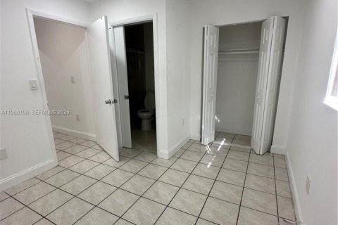 Condominio en alquiler en Miami, Florida, 2 dormitorios, 76.55 m2 № 2051308 - foto 13