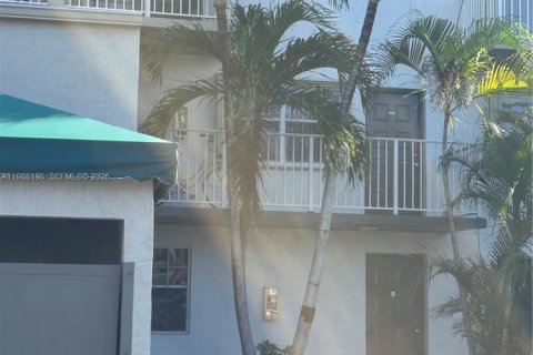 Condominio en Miami, Florida, 2 dormitorios  № 2051308
