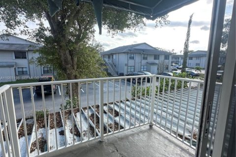 Condominio en alquiler en Miami, Florida, 2 dormitorios, 76.55 m2 № 2051308 - foto 7