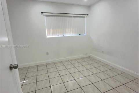 Condominio en alquiler en Miami, Florida, 2 dormitorios, 76.55 m2 № 2051308 - foto 15