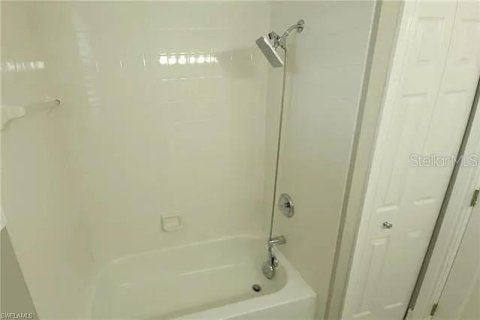 Casa en alquiler en Fort Myers, Florida, 4 dormitorios, 237.46 m2 № 1850096 - foto 13