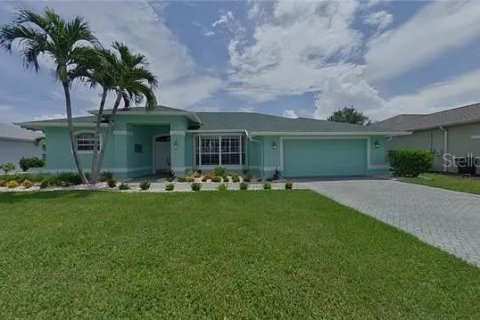 Casa en alquiler en Fort Myers, Florida, 4 dormitorios, 237.46 m2 № 1850096 - foto 1