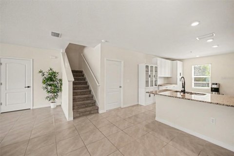 Townhouse in Edgewater, Florida 3 bedrooms, 170.94 sq.m. № 2316726 - photo 8
