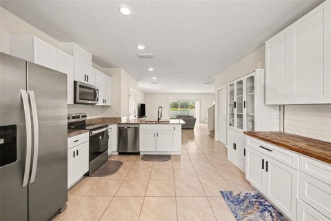 Townhouse in Edgewater, Florida 3 bedrooms, 170.94 sq.m. № 2316726 - photo 13