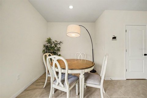 Townhouse in Edgewater, Florida 3 bedrooms, 170.94 sq.m. № 2316726 - photo 7