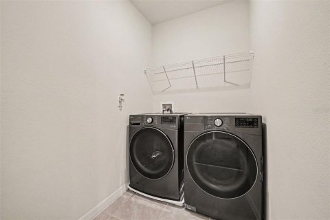 Townhouse in Edgewater, Florida 3 bedrooms, 170.94 sq.m. № 2316726 - photo 24