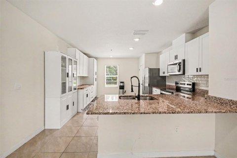 Townhouse in Edgewater, Florida 3 bedrooms, 170.94 sq.m. № 2316726 - photo 14