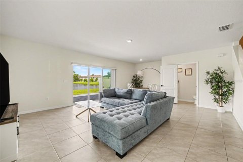 Townhouse in Edgewater, Florida 3 bedrooms, 170.94 sq.m. № 2316726 - photo 5