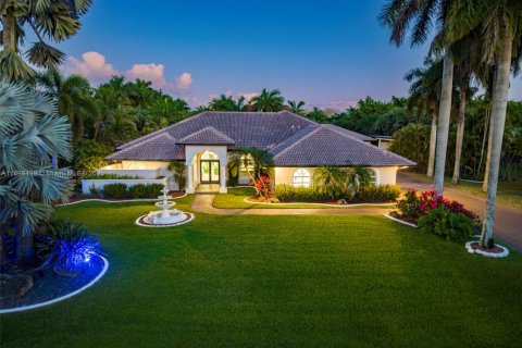 Villa ou maison à vendre à Davie, Floride: 9 chambres, 462.56 m2 № 2064067 - photo 11