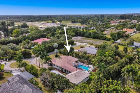 Villa ou maison à vendre à Davie, Floride: 9 chambres, 462.56 m2 № 2064067 - photo 14