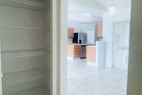 Casa en alquiler en Kissimmee, Florida, 4 dormitorios, 193.98 m2 № 1829608 - foto 13