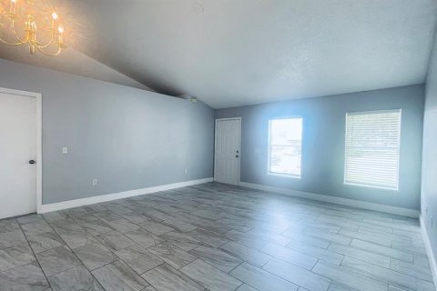 Casa en alquiler en Kissimmee, Florida, 4 dormitorios, 193.98 m2 № 1829608 - foto 3