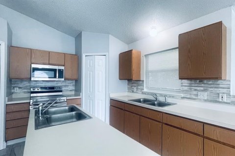 Casa en alquiler en Kissimmee, Florida, 4 dormitorios, 193.98 m2 № 1829608 - foto 23