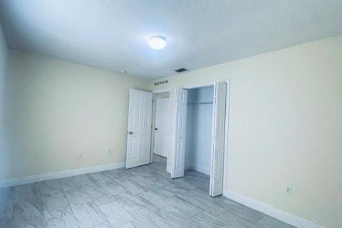 Casa en alquiler en Kissimmee, Florida, 4 dormitorios, 193.98 m2 № 1829608 - foto 16