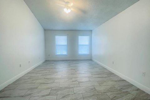 Casa en alquiler en Kissimmee, Florida, 4 dormitorios, 193.98 m2 № 1829608 - foto 7