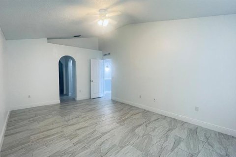 Casa en alquiler en Kissimmee, Florida, 4 dormitorios, 193.98 m2 № 1829608 - foto 6