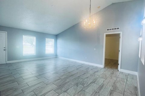 Casa en alquiler en Kissimmee, Florida, 4 dormitorios, 193.98 m2 № 1829608 - foto 2