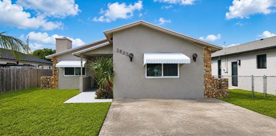 Villa ou maison à Hollywood, Floride 4 chambres, 161.65 m2 № 2270368