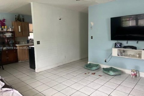 Casa en venta en West Palm Beach, Florida, 3 dormitorios, 93.65 m2 № 1940896 - foto 3