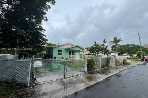 Casa en venta en West Palm Beach, Florida, 3 dormitorios, 93.65 m2 № 1940896 - foto 2