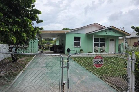 Casa en venta en West Palm Beach, Florida, 3 dormitorios, 93.65 m2 № 1940896 - foto 1