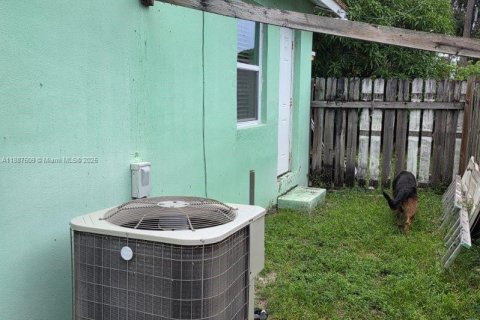 Casa en venta en West Palm Beach, Florida, 3 dormitorios, 93.65 m2 № 1940896 - foto 15
