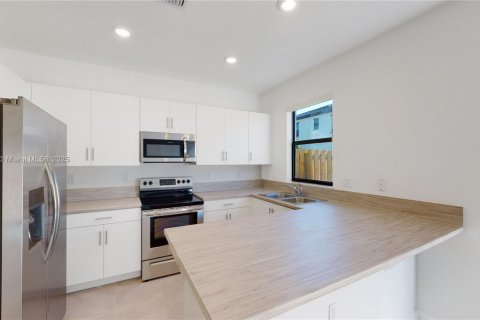 Villa ou maison à louer à Homestead, Floride: 3 chambres, 154.22 m2 № 1813898 - photo 3