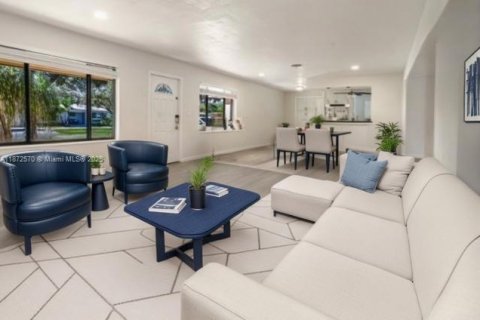 House in Plantation, Florida 3 bedrooms, 162.39 sq.m. № 1921573 - photo 1