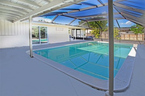 House in Plantation, Florida 3 bedrooms, 162.39 sq.m. № 1921573 - photo 29