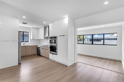 Villa ou maison à vendre à Miami, Floride: 3 chambres, 152.08 m2 № 2084463 - photo 7