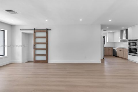 Villa ou maison à vendre à Miami, Floride: 3 chambres, 152.08 m2 № 2084463 - photo 6