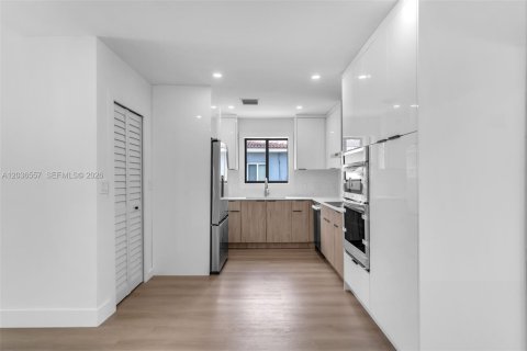 Villa ou maison à vendre à Miami, Floride: 3 chambres, 152.08 m2 № 2084463 - photo 8